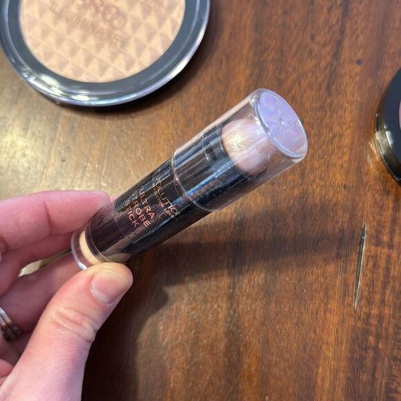 Revolution Contour Kit Light Medium + Pro Illuminate + Blush + More - Picture 6 of 9